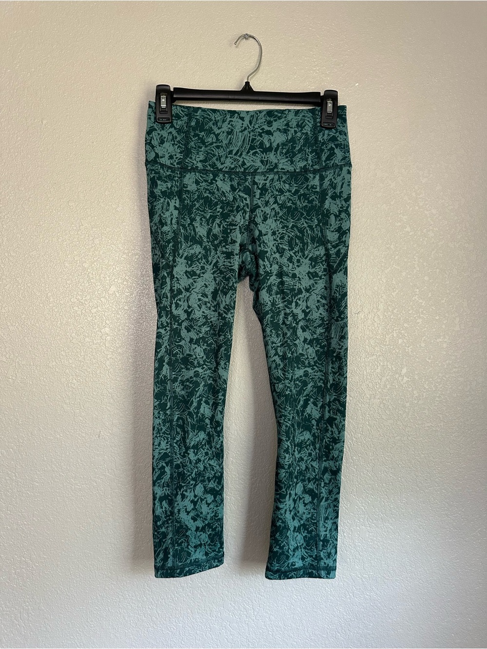Under Armour Green Printed Fitted Athletic Workout Leggings